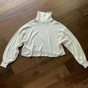 hollister turtleneck cropped sweater